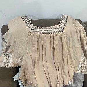 Never worn cute flowwy shirt